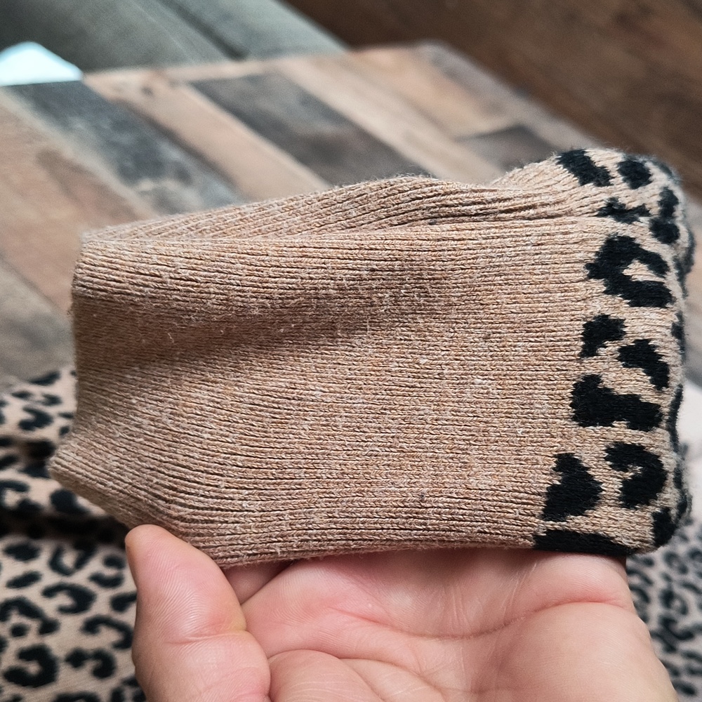 A NEW Day Leopard Tan Black Crew Neck Sweater Sz Lg Women - Picture 9 of 12
